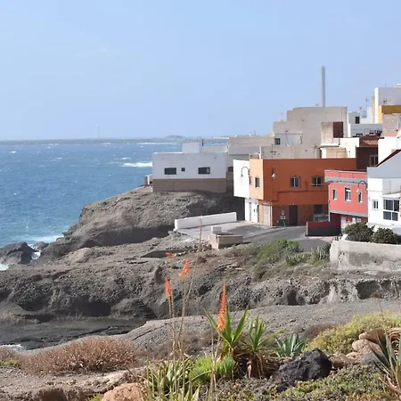 בית אירוח La Caleta 3 *
